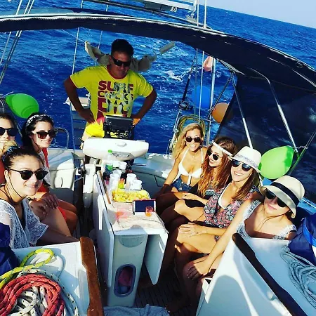 Bareboat For Rend Botel *