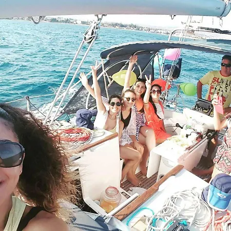 Bareboat For Rend Botel *